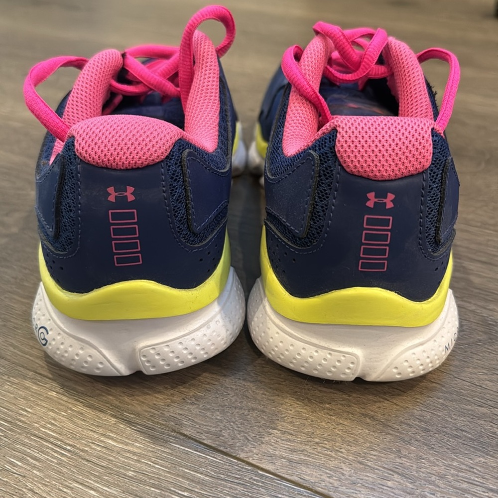 NWOT - Under Armour Women’s size 8 Sneakers - Picture 2 of 5